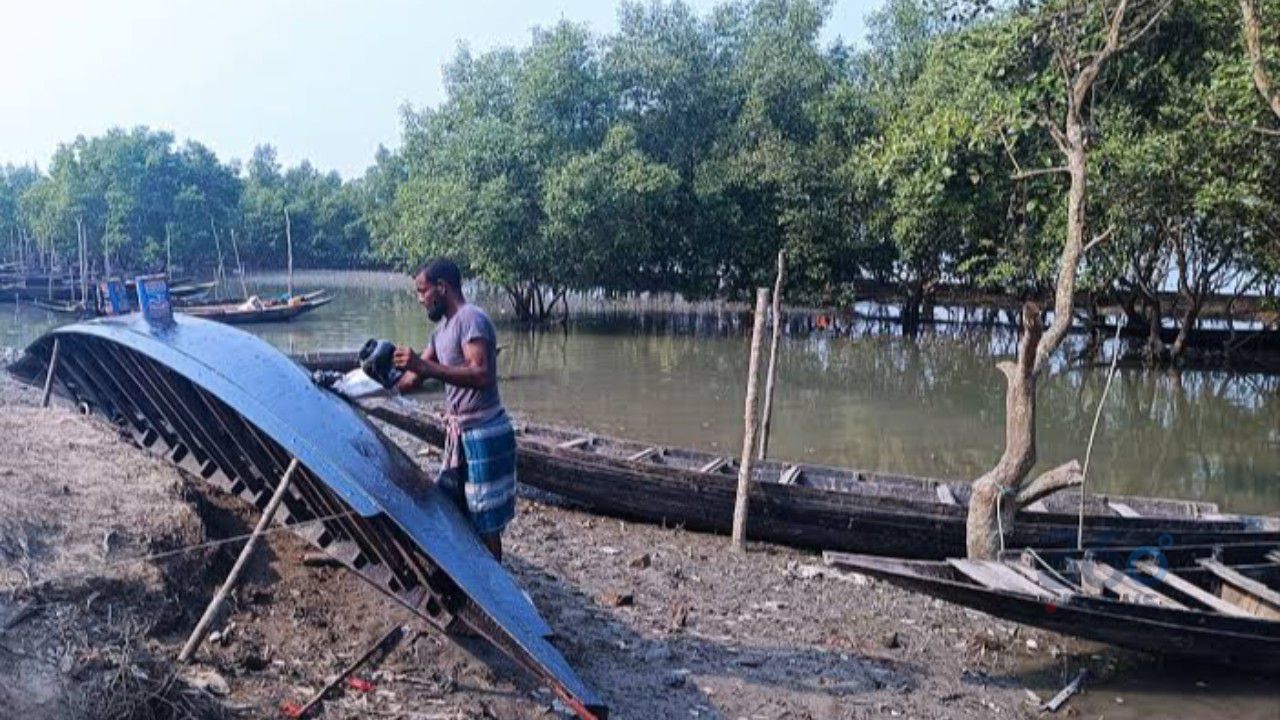 বুড়ির ডাবরে বিশুদ্ধ পানির সংকট, ঝুঁকিপূর্ণ জীবিকার পাশাপাশি বাড়ছে দুর্ভোগ