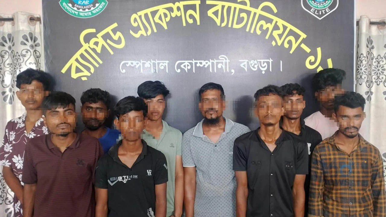 শাজাহানপুরে দেশীয় অস্ত্র ও মাদকসহ ‘জালাল গ্রুপের’ ১১ সদস্য গ্রেপ্তার